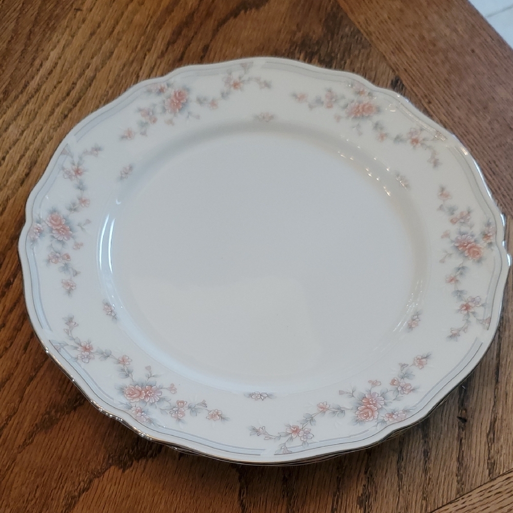 Pair Of Noritake Oakmont Dinner Plates